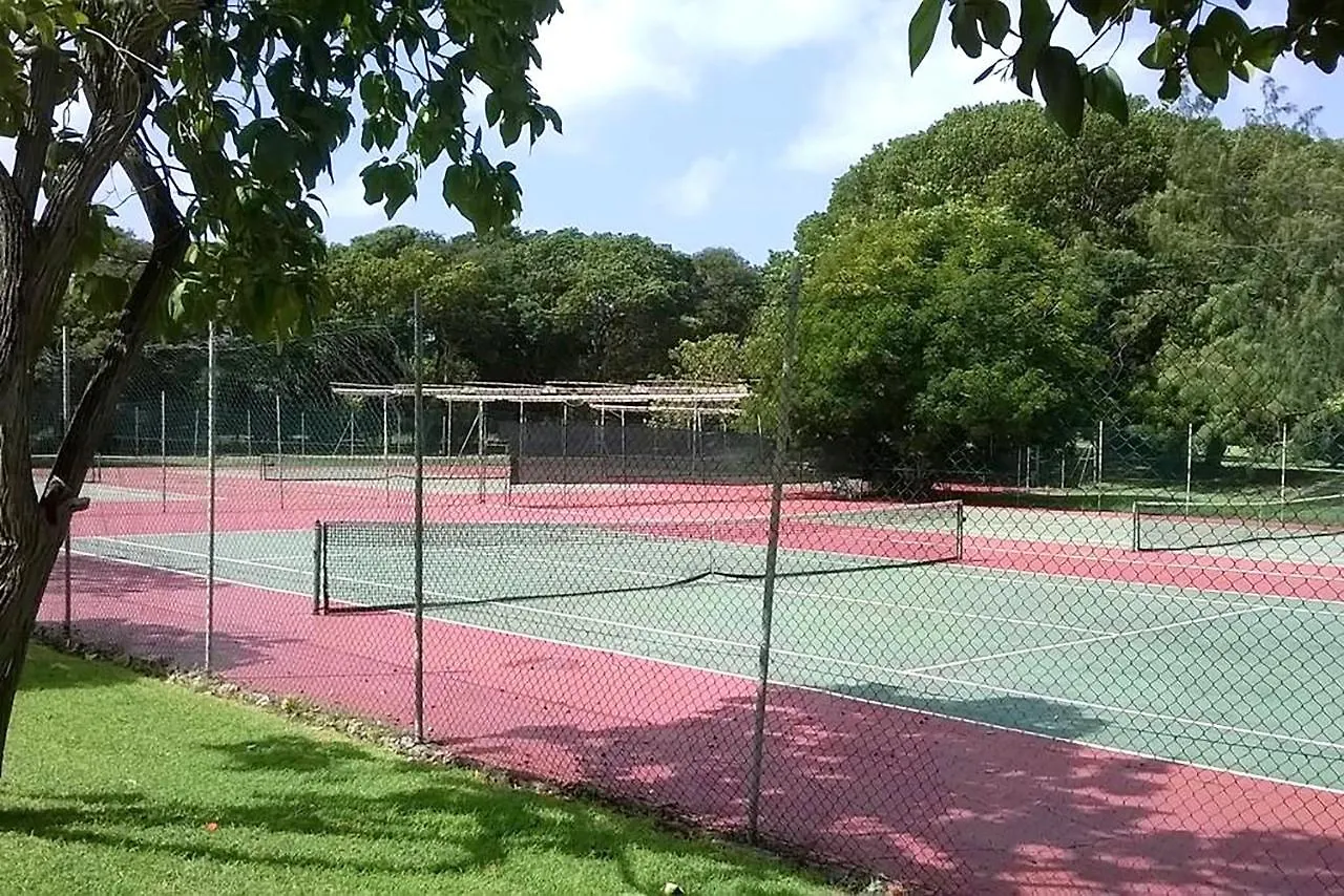 Rockley Golf 810 Is A 2 Bedroom, 2 Bathroom 1St Floor Apartment With Pool Saint James